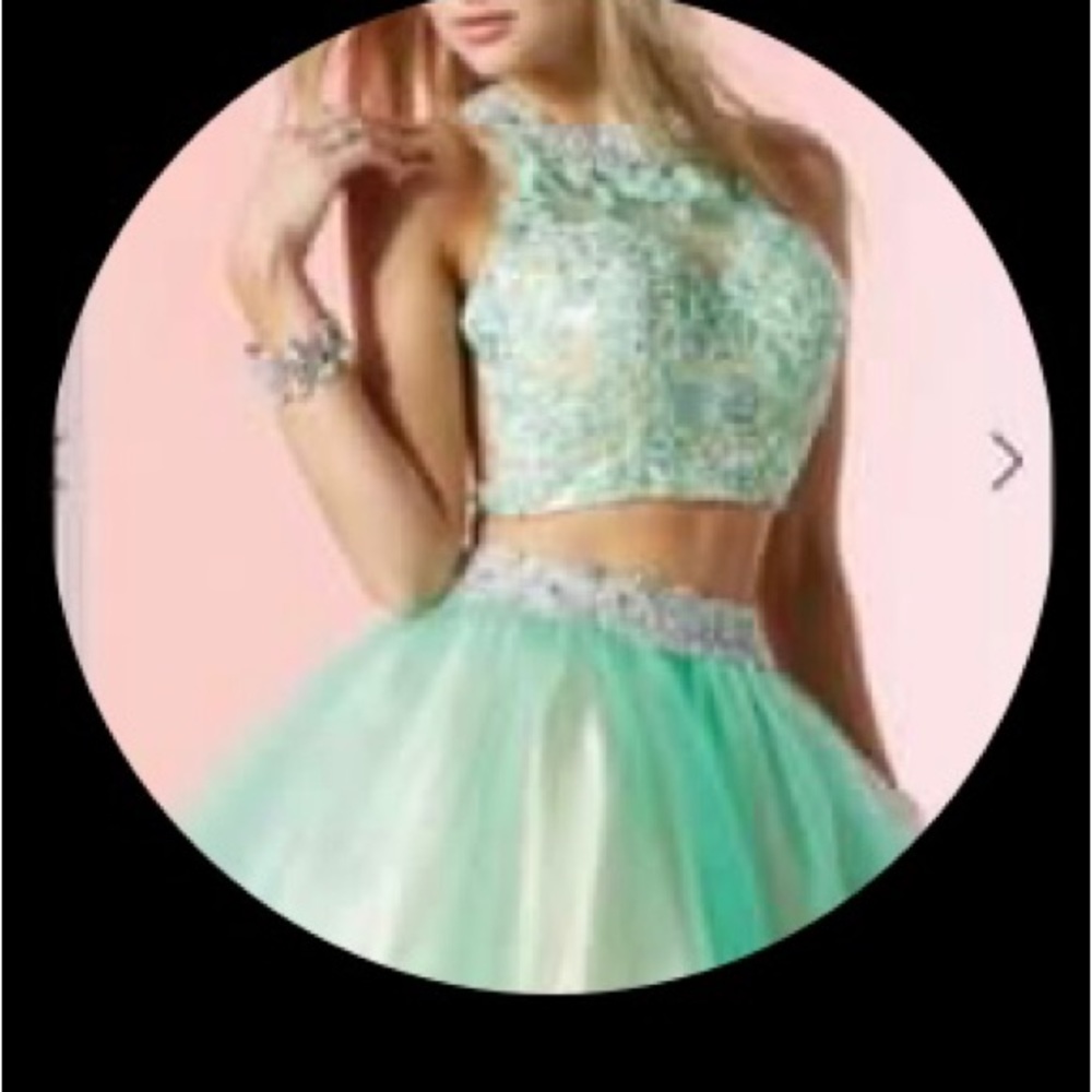 New 2pc formal dress in mint green size 6